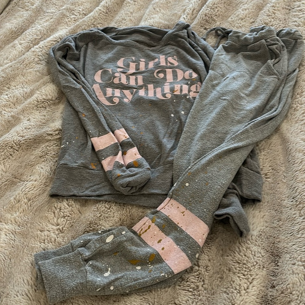 CHASER Swear set, soft gray, paint splatter. Backless sweatshirt size XS